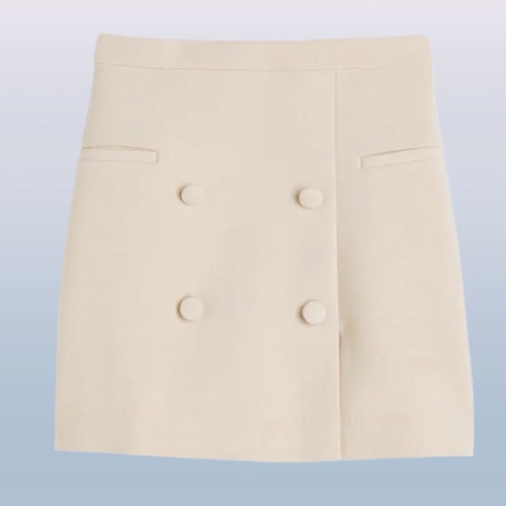 H&M- Cream Knit Mini Skirt. Size: 6